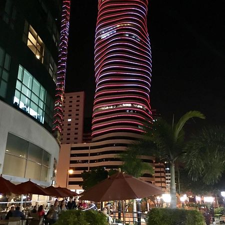 Luxury Suites River Front Guayaquil Esterno foto
